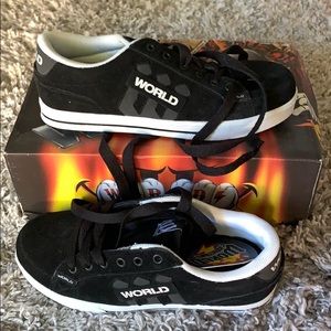 Word Industries Shoes Black and White size 6